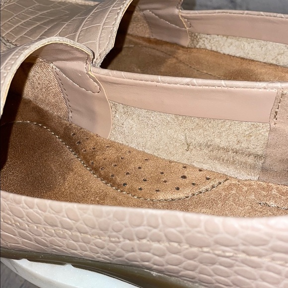 Easy Spirit “Seabides” Croc-Embossed Beige Loafers Sz 9.5 - Picture 11 of 11